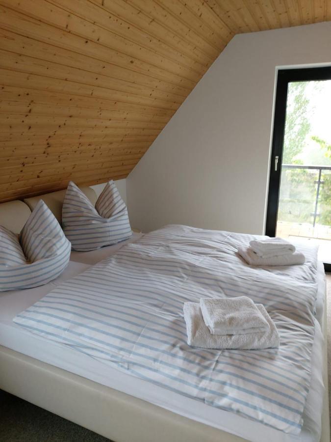 Pension Petersen Bergen Auf Rugen Habitación foto