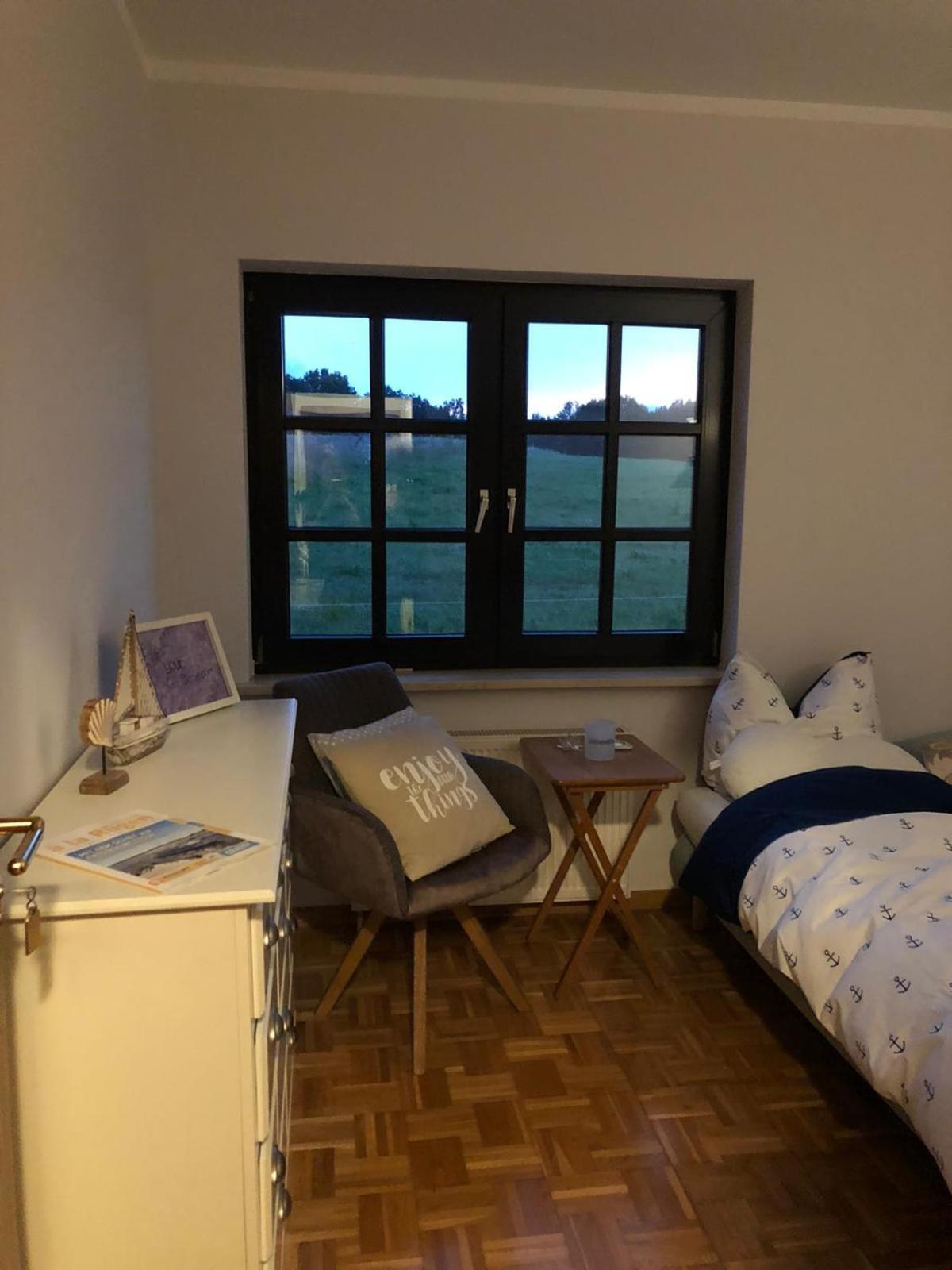 Pension Petersen Bergen Auf Rugen Habitación foto